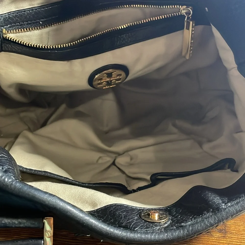 TORY BURCH BLACK AMANDA HANDBAG